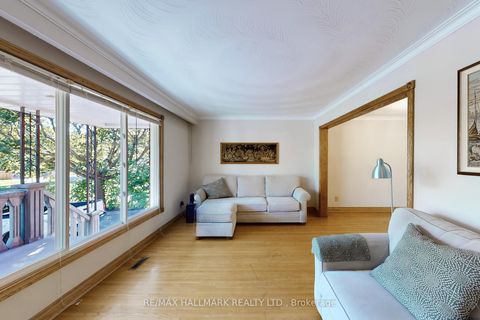 Photo 4 at 38 Courton Drive, Maryvale, Toronto