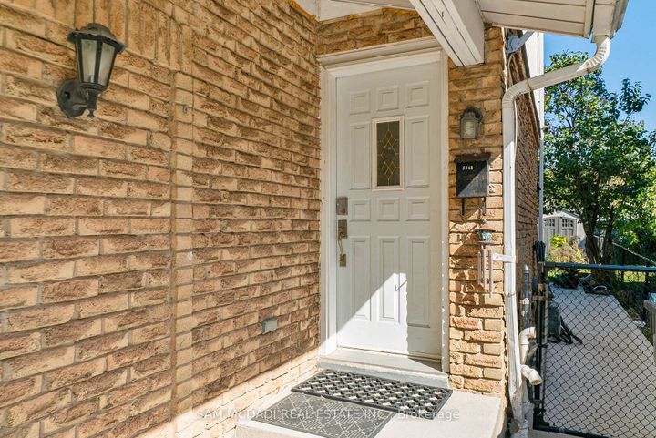 Photo 1 at 5948 Featherhead Crescent, Meadowvale, Mississauga