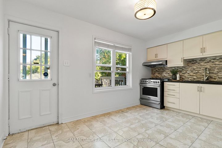 Photo 5 at 5948 Featherhead Crescent, Meadowvale, Mississauga