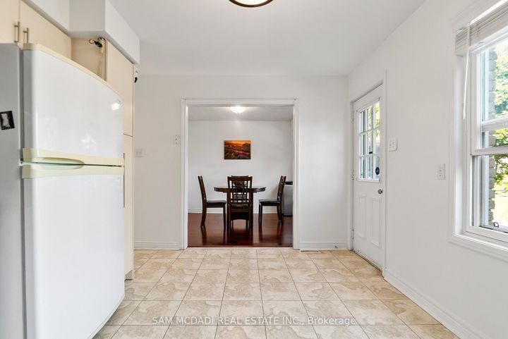 Photo 7 at 5948 Featherhead Crescent, Meadowvale, Mississauga