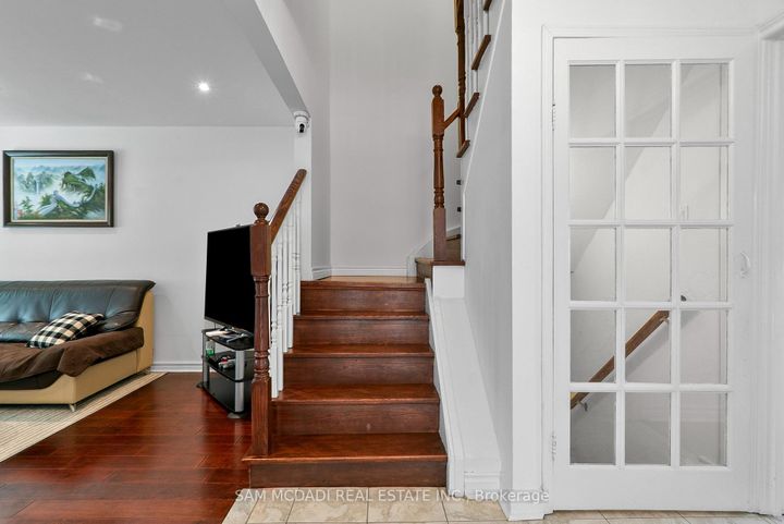 Photo 9 at 5948 Featherhead Crescent, Meadowvale, Mississauga
