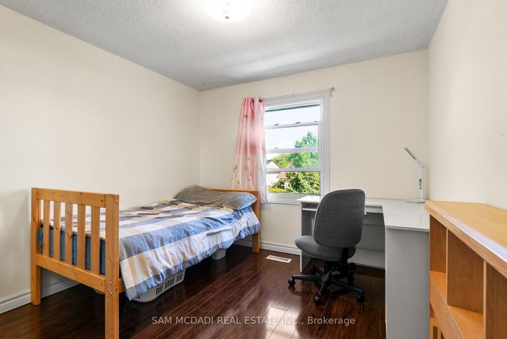 Photo 11 at 5948 Featherhead Crescent, Meadowvale, Mississauga