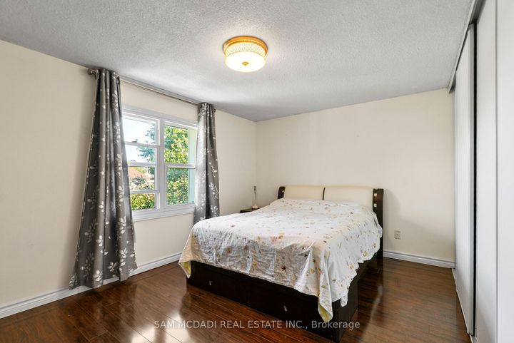 Photo 13 at 5948 Featherhead Crescent, Meadowvale, Mississauga