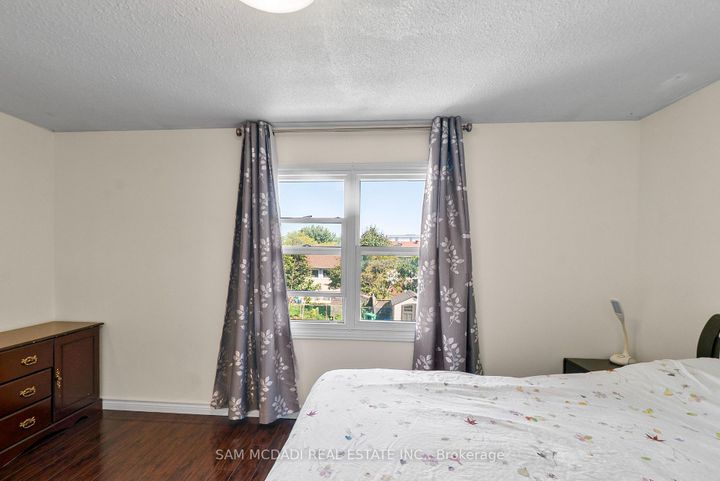 Photo 14 at 5948 Featherhead Crescent, Meadowvale, Mississauga