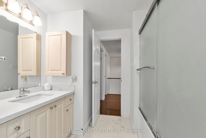 Photo 16 at 5948 Featherhead Crescent, Meadowvale, Mississauga