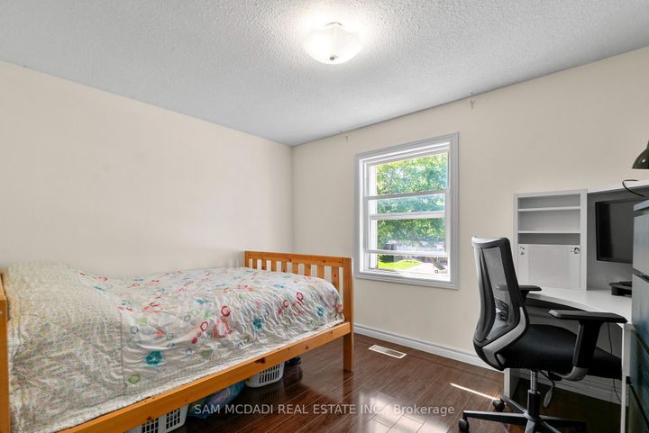 Photo 17 at 5948 Featherhead Crescent, Meadowvale, Mississauga