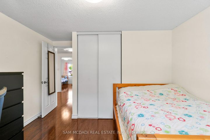 Photo 18 at 5948 Featherhead Crescent, Meadowvale, Mississauga