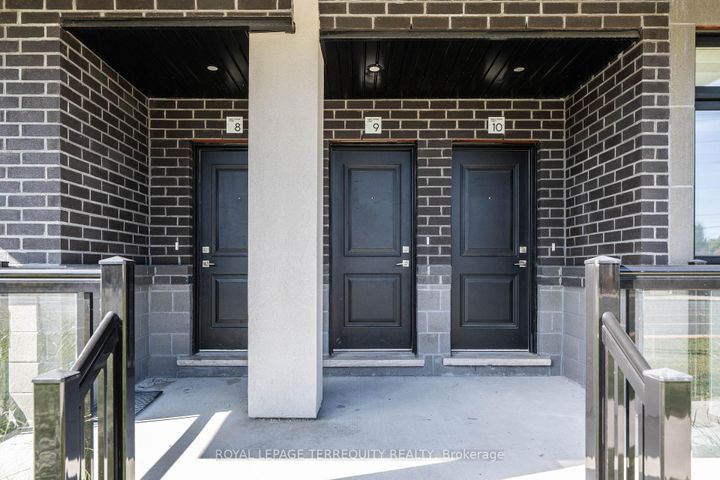 Photo 4 at 9 - 12860 Yonge Street, Oak Ridges, Richmond Hill
