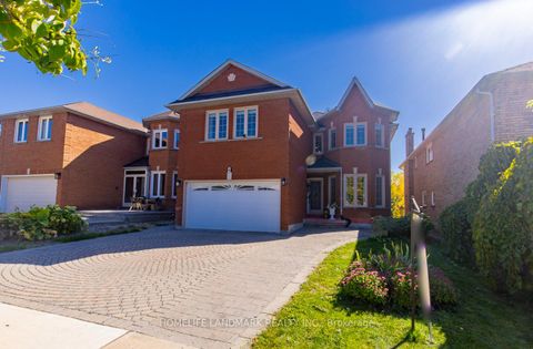 Photo 1 at 4 Pine Bough Manor, Devonsleigh, Richmond Hill Photo 1 at 4 Pine Bough Manor, Devonsleigh, Richmond Hill