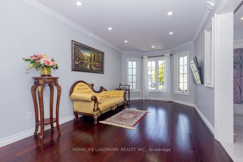 Photo 4 at 4 Pine Bough Manor, Devonsleigh, Richmond Hill