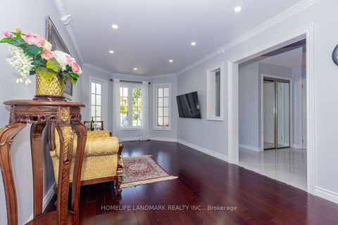 Photo 5 at 4 Pine Bough Manor, Devonsleigh, Richmond Hill Photo 5 at 4 Pine Bough Manor, Devonsleigh, Richmond Hill