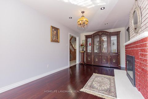 Photo 7 at 4 Pine Bough Manor, Devonsleigh, Richmond Hill Photo 7 at 4 Pine Bough Manor, Devonsleigh, Richmond Hill