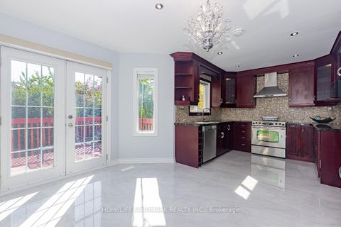 Photo 9 at 4 Pine Bough Manor, Devonsleigh, Richmond Hill