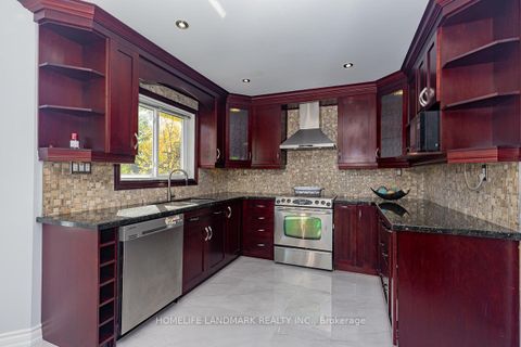 Photo 10 at 4 Pine Bough Manor, Devonsleigh, Richmond Hill