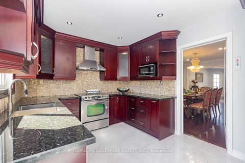 Photo 12 at 4 Pine Bough Manor, Devonsleigh, Richmond Hill