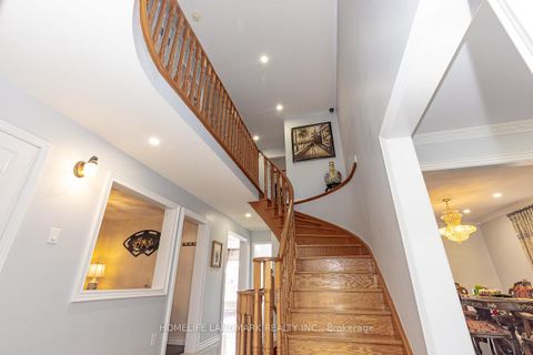 Photo 19 at 4 Pine Bough Manor, Devonsleigh, Richmond Hill