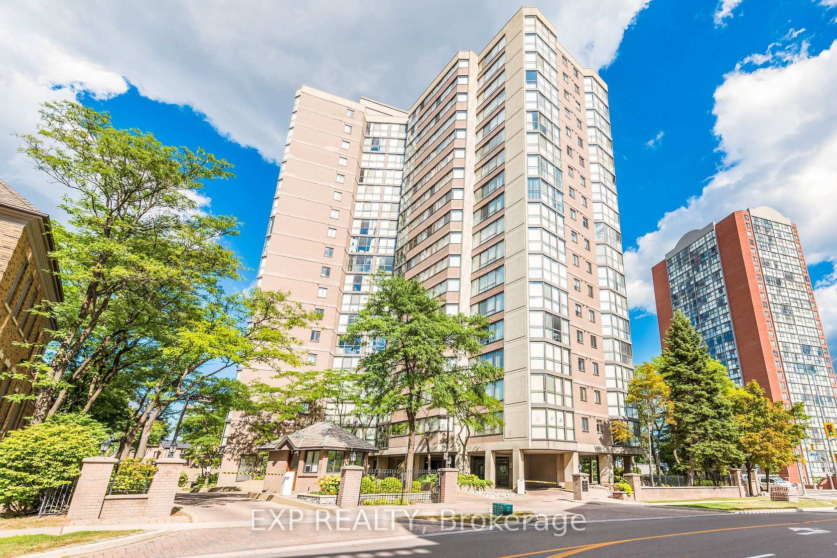 1205 - 4235 Sherwoodtowne Boulevard, City Centre, Mississauga by Loree Meneguzzi Real Estate 1205 - 4235 Sherwoodtowne Boulevard, City Centre, Mississauga