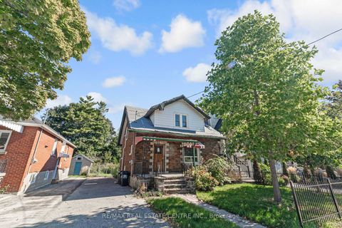 Photo 1 at 101 Ninth Street, New Toronto, Toronto