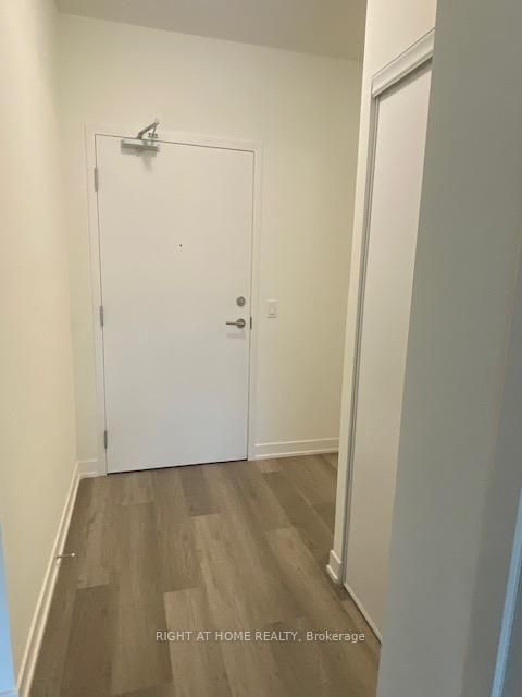 Photo 9 at 207 - 6 DAVID EYER Road, Rural Richmond Hill, Richmond Hill