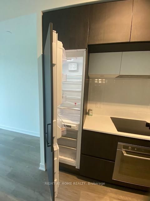 Photo 12 at 207 - 6 DAVID EYER Road, Rural Richmond Hill, Richmond Hill