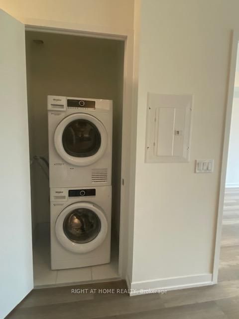 Photo 14 at 207 - 6 DAVID EYER Road, Rural Richmond Hill, Richmond Hill