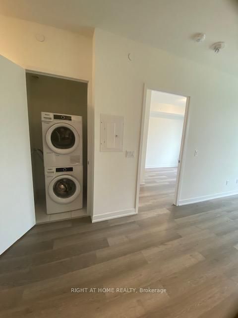 Photo 15 at 207 - 6 DAVID EYER Road, Rural Richmond Hill, Richmond Hill