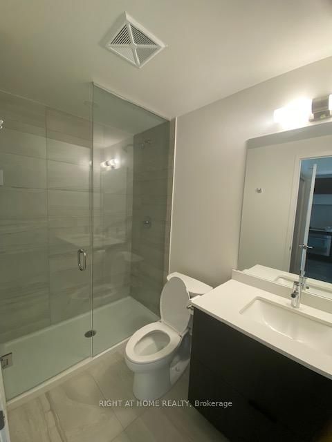 Photo 17 at 207 - 6 DAVID EYER Road, Rural Richmond Hill, Richmond Hill