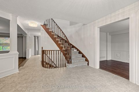 Photo 4 at 19 Northview Crescent, Northwest, Barrie