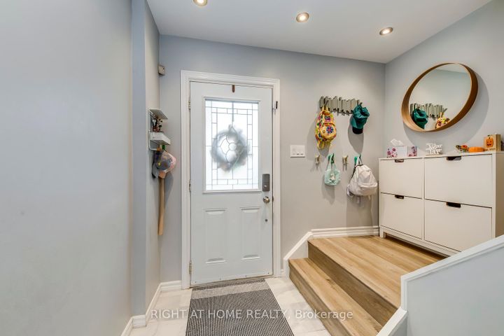 Photo 3 at 132 Ashton Crescent, Central Park, Brampton