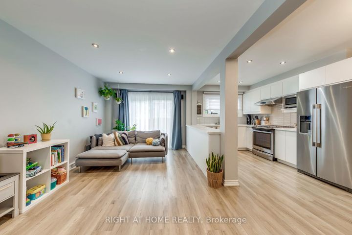 Photo 5 at 132 Ashton Crescent, Central Park, Brampton