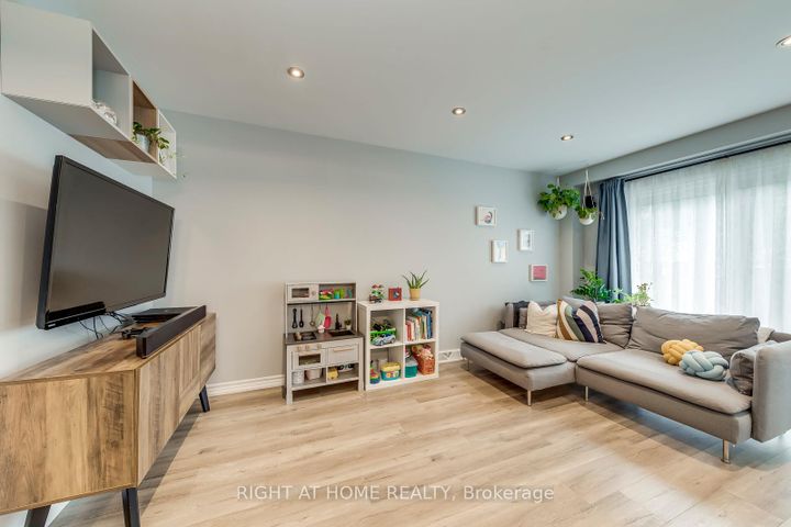 Photo 6 at 132 Ashton Crescent, Central Park, Brampton