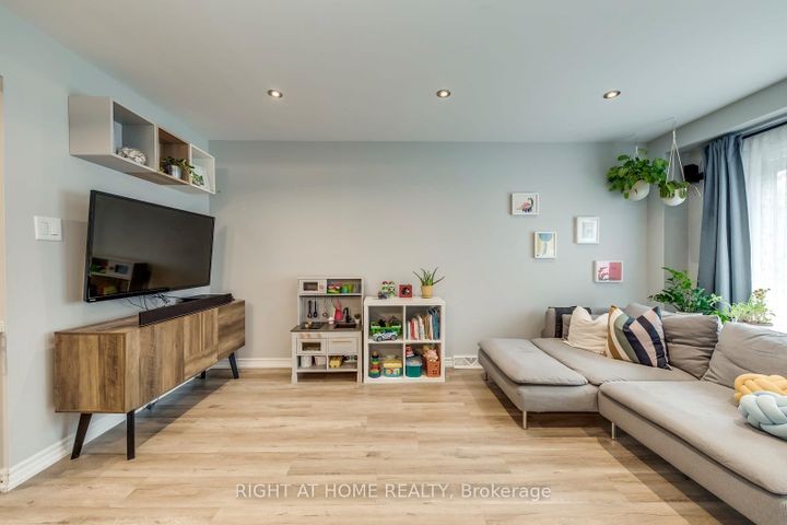 Photo 7 at 132 Ashton Crescent, Central Park, Brampton