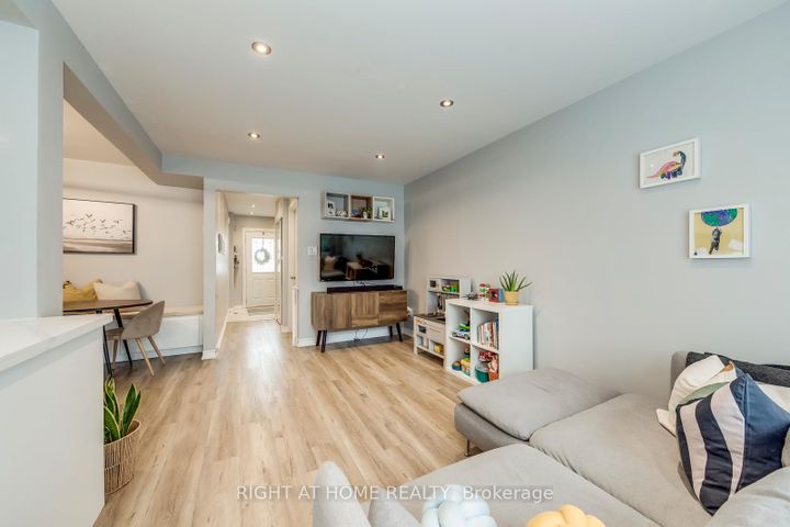 Photo 8 at 132 Ashton Crescent, Central Park, Brampton
