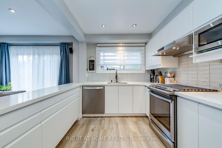 Photo 11 at 132 Ashton Crescent, Central Park, Brampton