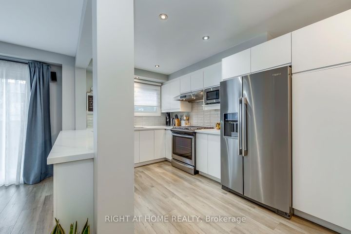 Photo 12 at 132 Ashton Crescent, Central Park, Brampton