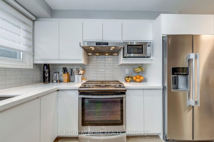Photo 14 at 132 Ashton Crescent, Central Park, Brampton