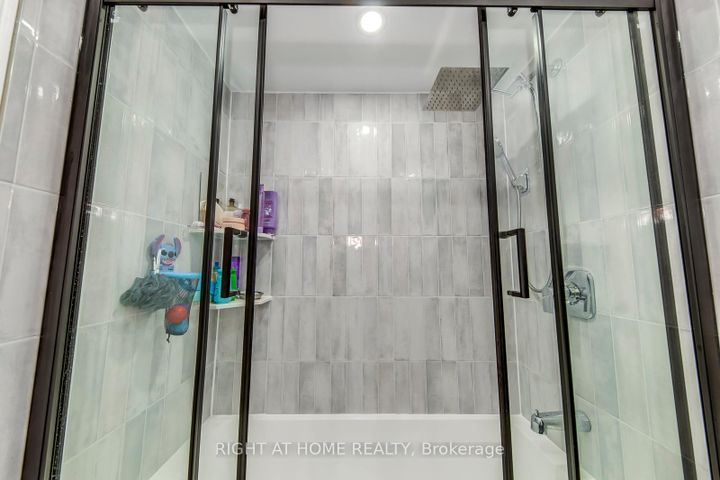 Photo 32 at 132 Ashton Crescent, Central Park, Brampton