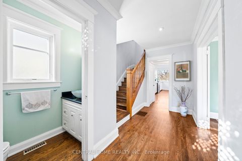 Photo 8 at 70 Pine Crescent N, The Beaches, Toronto