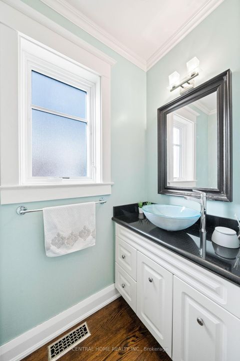 Photo 9 at 70 Pine Crescent N, The Beaches, Toronto