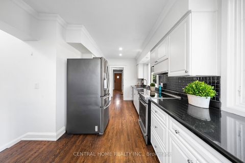 Photo 10 at 70 Pine Crescent N, The Beaches, Toronto