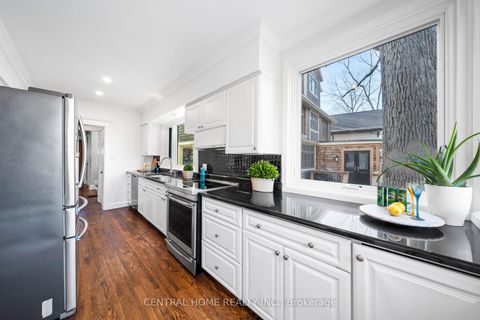 Photo 12 at 70 Pine Crescent N, The Beaches, Toronto