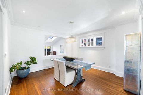 Photo 13 at 70 Pine Crescent N, The Beaches, Toronto