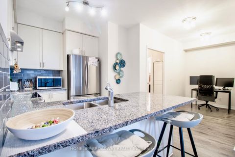 Photo 2 at 815 - 9255 Jane Street, Maple, Vaughan