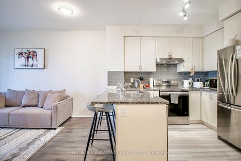 Photo 5 at 815 - 9255 Jane Street, Maple, Vaughan