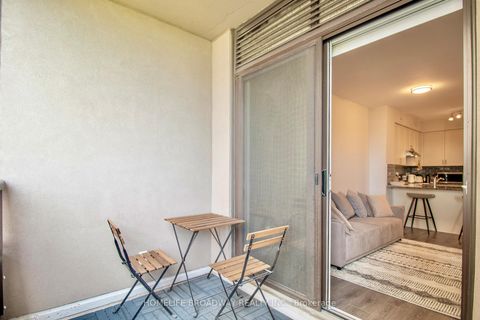 Photo 12 at 815 - 9255 Jane Street, Maple, Vaughan