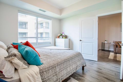 Photo 16 at 815 - 9255 Jane Street, Maple, Vaughan