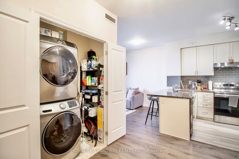 Photo 24 at 815 - 9255 Jane Street, Maple, Vaughan