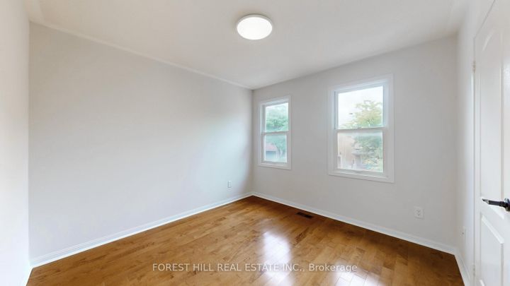 Photo 15 at 4 Lionheart Lane, Berczy, Markham