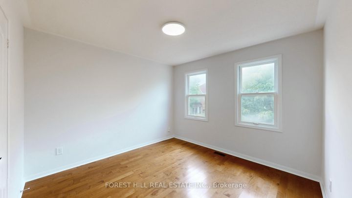 Photo 18 at 4 Lionheart Lane, Berczy, Markham