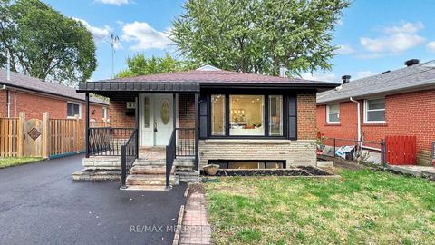 Photo 3 at 81 Sedgemount Drive, Woburn, Toronto